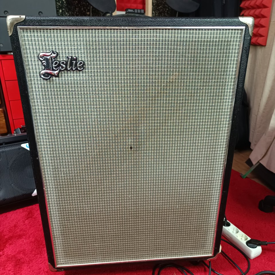 Amplificador rotary Leslie 16 + PEDAL CROSSOVER (Fender Vibratone). CAMBIOS de segunda mano · Foto 1 de 10 · Asturias · 750 €