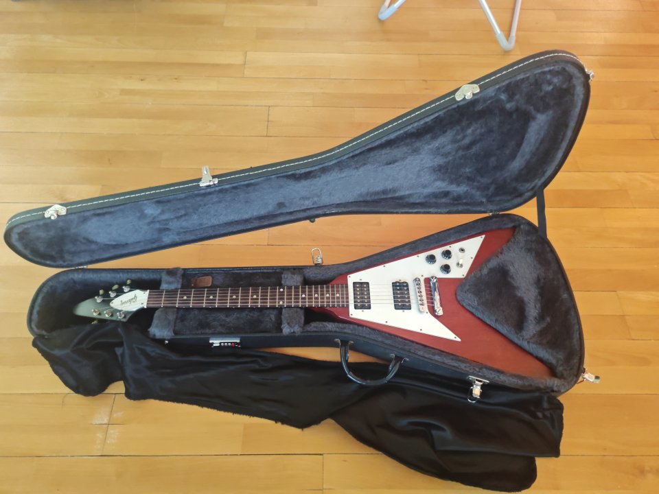 Gibson flying V cherry faded de segunda mano · Foto 1 de 7 · Madrid · 1470 €