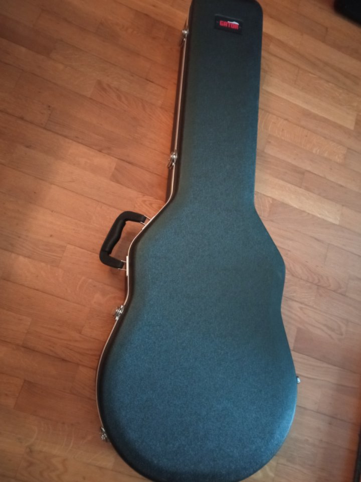 Estuche rígido Gator para Les Paul de segunda mano · Foto 1 de 7 · Pontevedra · 50 €