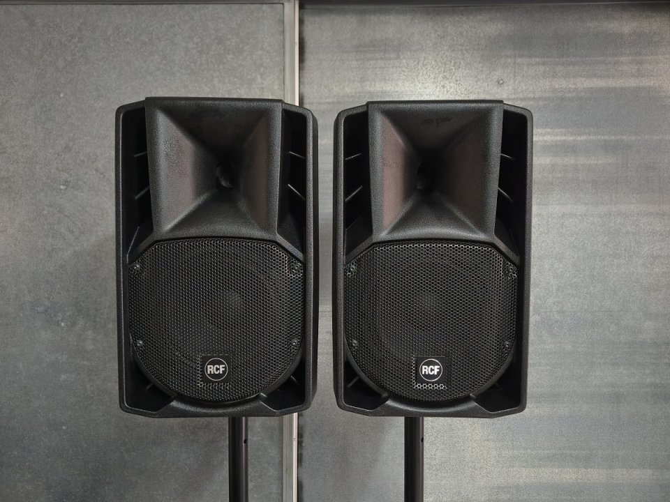 2 Cajas / Altavoces autoamplificados RCF ART 708-a MK4