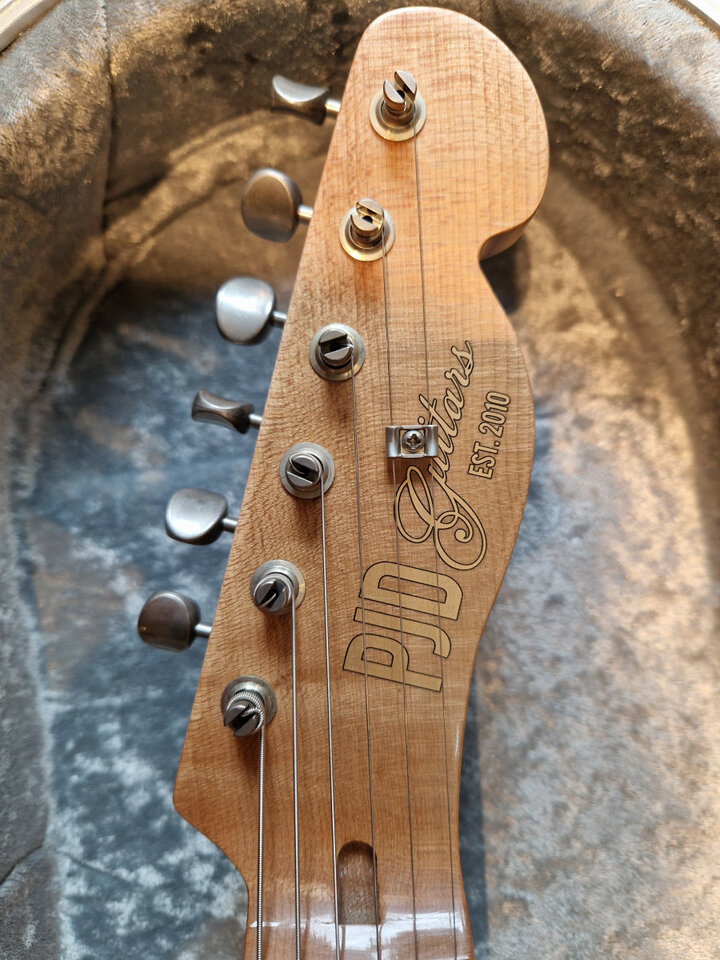 PJD Guitars Carey Apprentice 2023 - Relic Midnight Black Cracked Lacquer