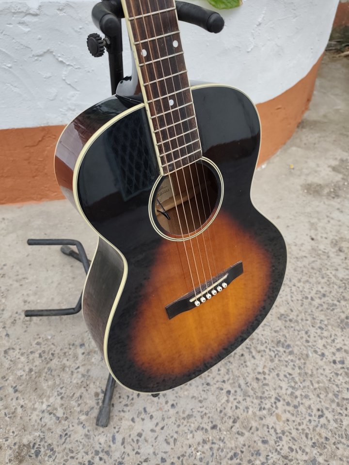 The Loar LH-250-SN + LR Baggs Lyric de segunda mano · Foto 1 de 5 · Cádiz · 400 €