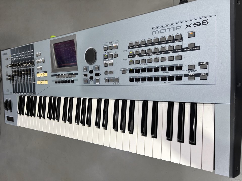 Yamaha Motif XS6