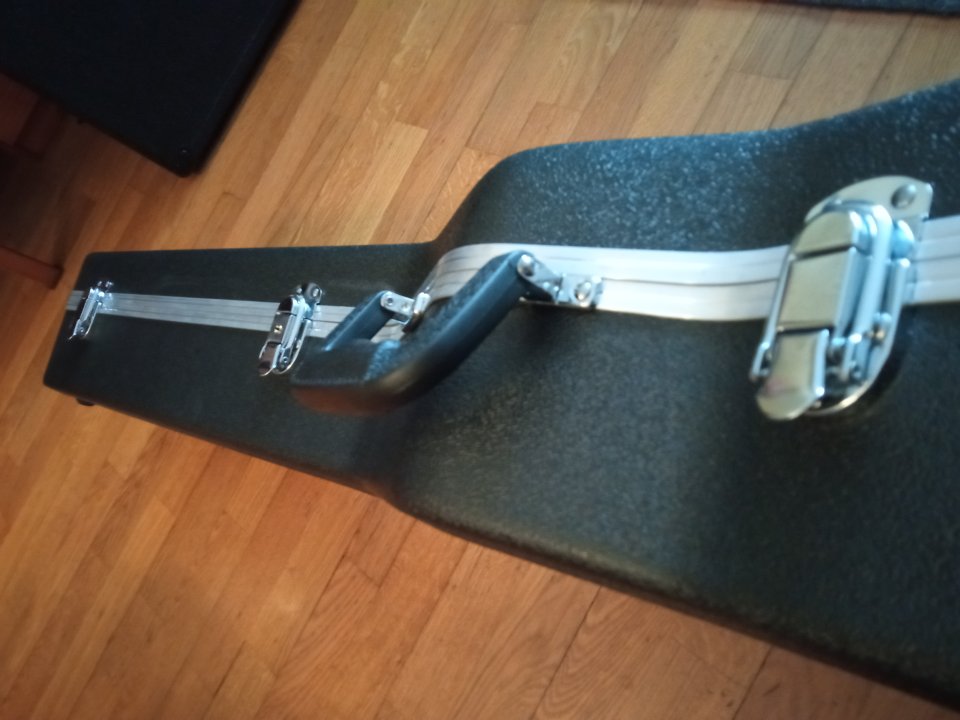 Estuche rígido Gator para Les Paul de segunda mano · Foto 4 de 7 · Pontevedra · 50 €