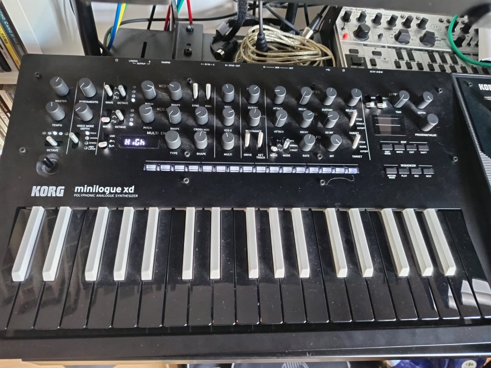 Korg Minilogue XD inverted keys de segunda mano · Foto 1 de 5 · Madrid · 400 €