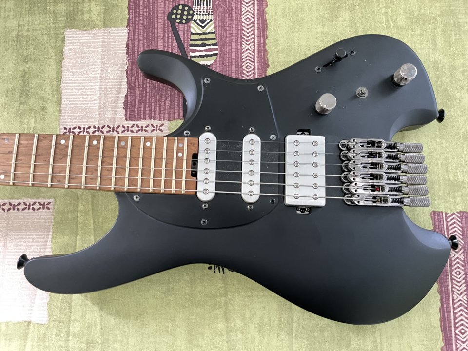 Ibanez Q54-BKF (headless)
