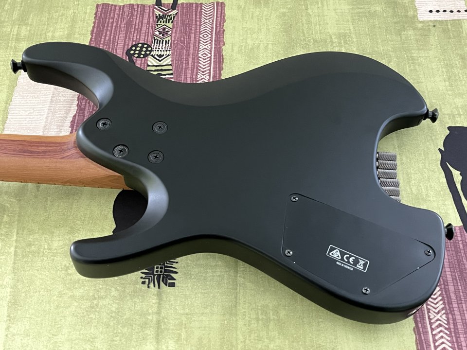 Ibanez Q54-BKF (headless)
