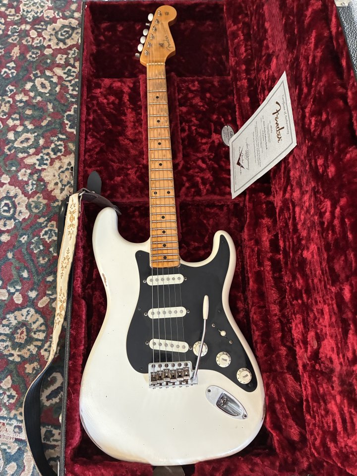 Strato Custom Shop modificada de segunda mano · Foto 1 de 5 · Almería · 2000 €