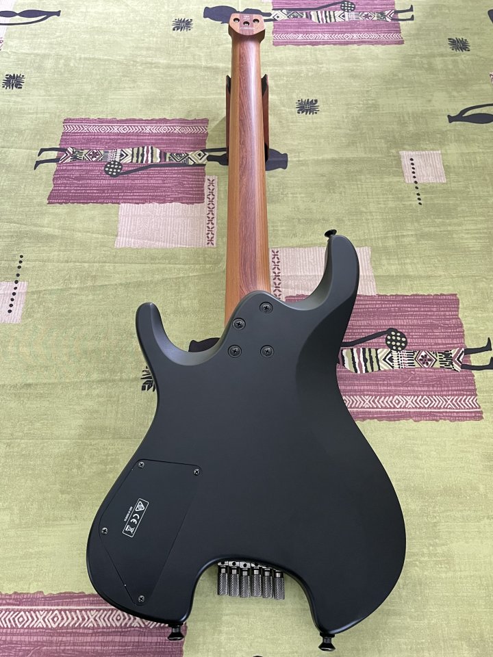 Ibanez Q54-BKF (headless)