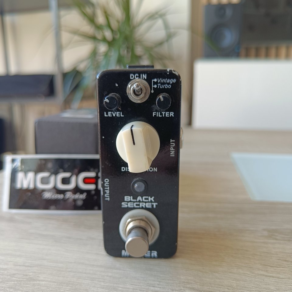 Mooer Black Secret (clon del RAT)