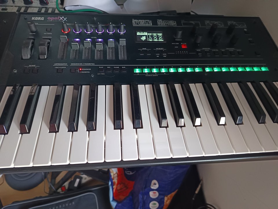 Korg Opsix mk1 de segunda mano · Foto 1 de 4 · Madrid · 340 €