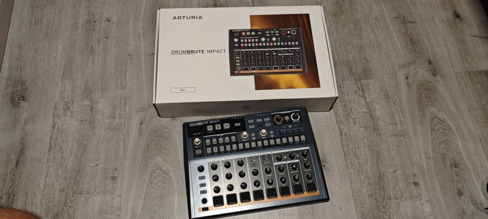 Arturia Drumbrute Impact de segunda mano · Foto 1 de 3 · Barcelona · 170 €