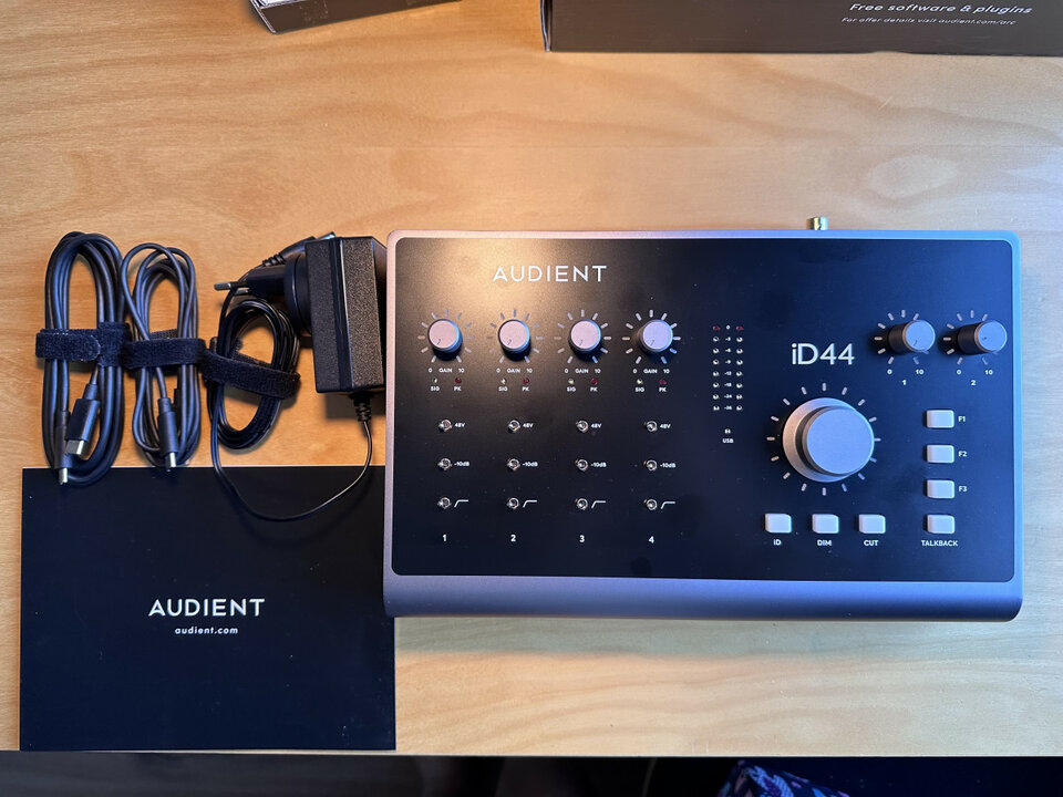 Audient. Interfaz de audio ID44 MKII (falta de uso)
