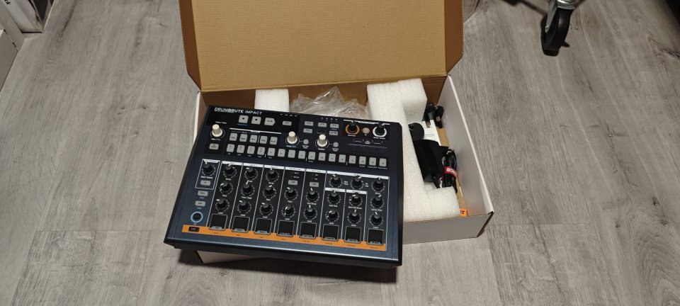 Arturia Drumbrute Impact de segunda mano · Foto 2 de 3 · Barcelona · 170 €