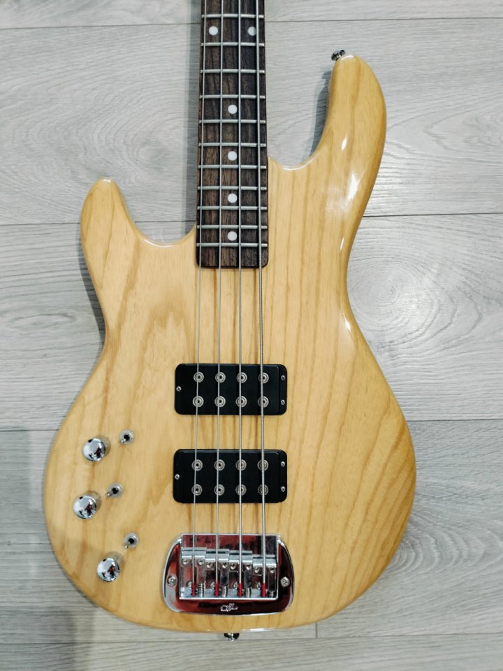 Bajo zurdo G&L