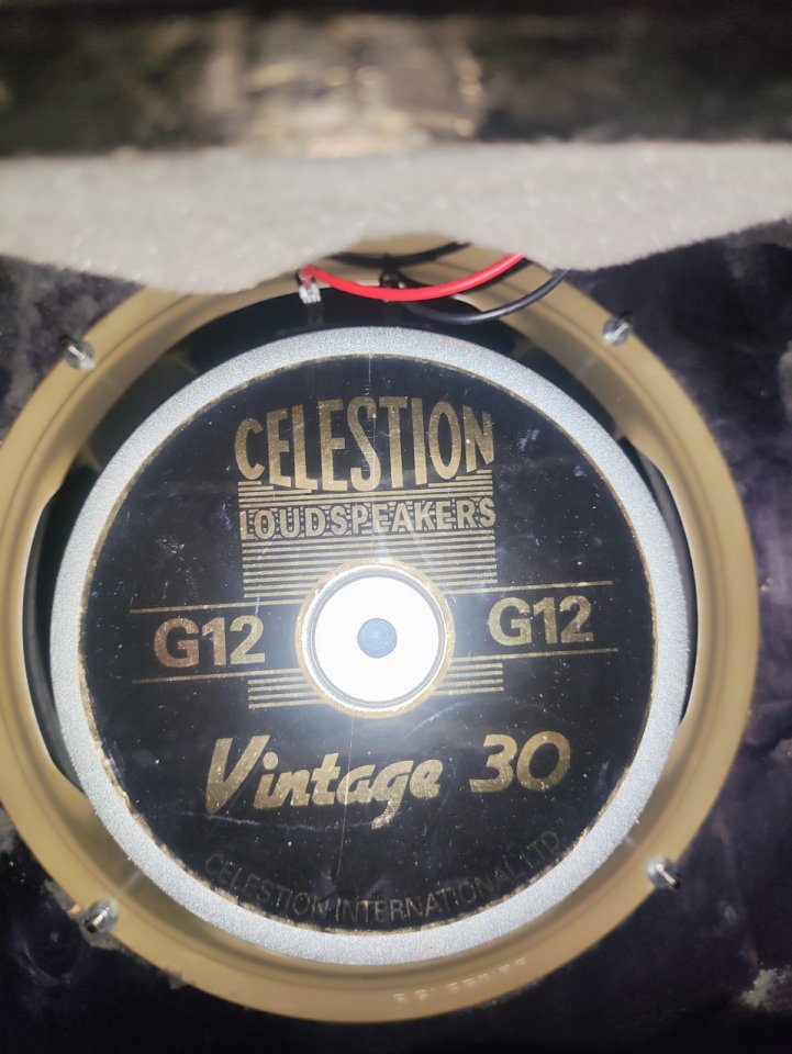 Pantalla Harley Benton G112  Celestion v30