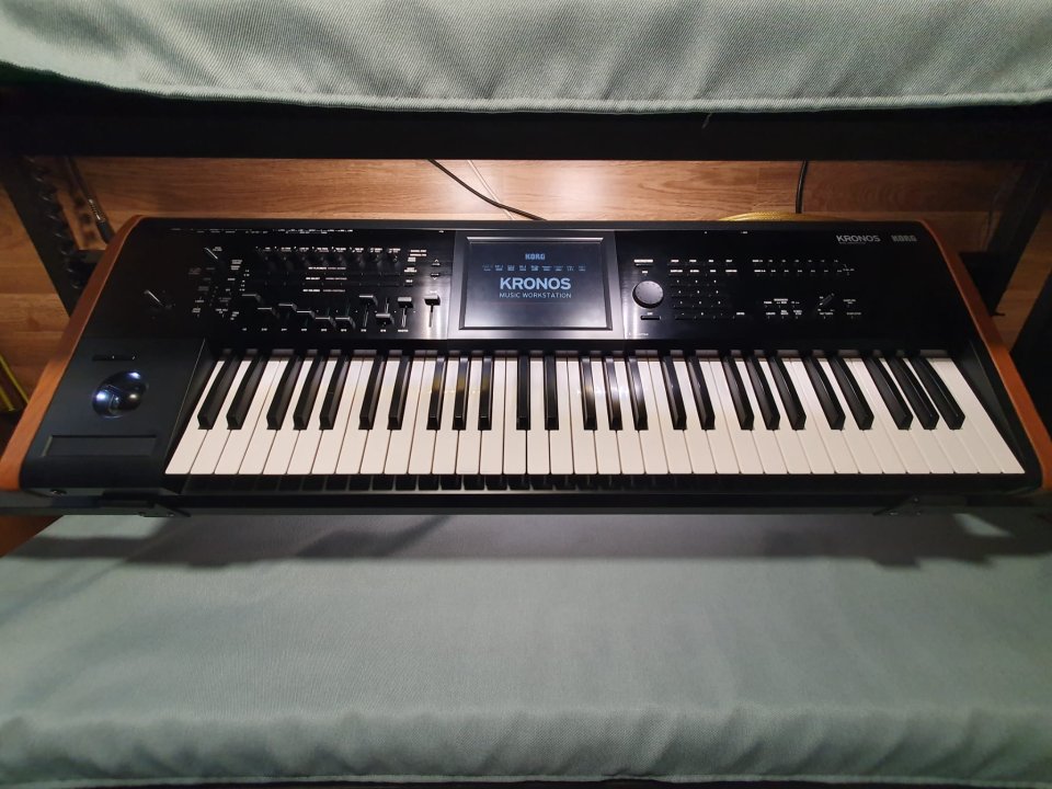 Korg Kronos 2 de segunda mano · Foto 2 de 8 · Cádiz · 2400 €