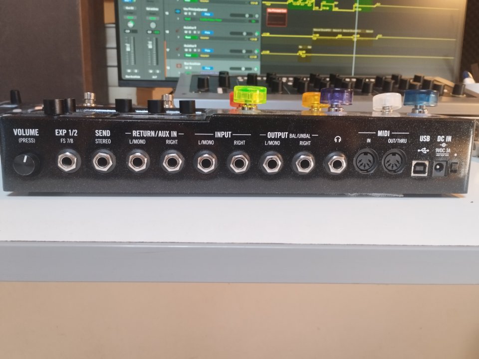 LINE 6 HX Stomp XL Pedalera Multi Efectos Para Guitarras y Bajo​