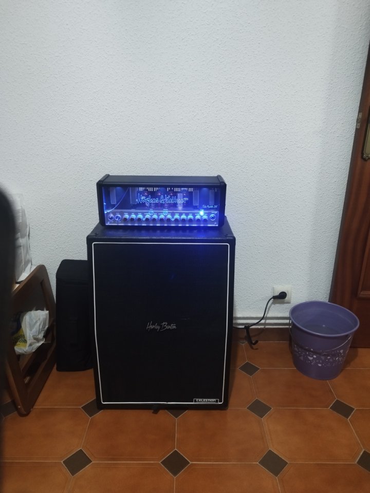 Hughes & Kettner Tubemeister 36 y caja 2×12 de segunda mano · Foto 2 de 2 · Ciudad Real · 250 €