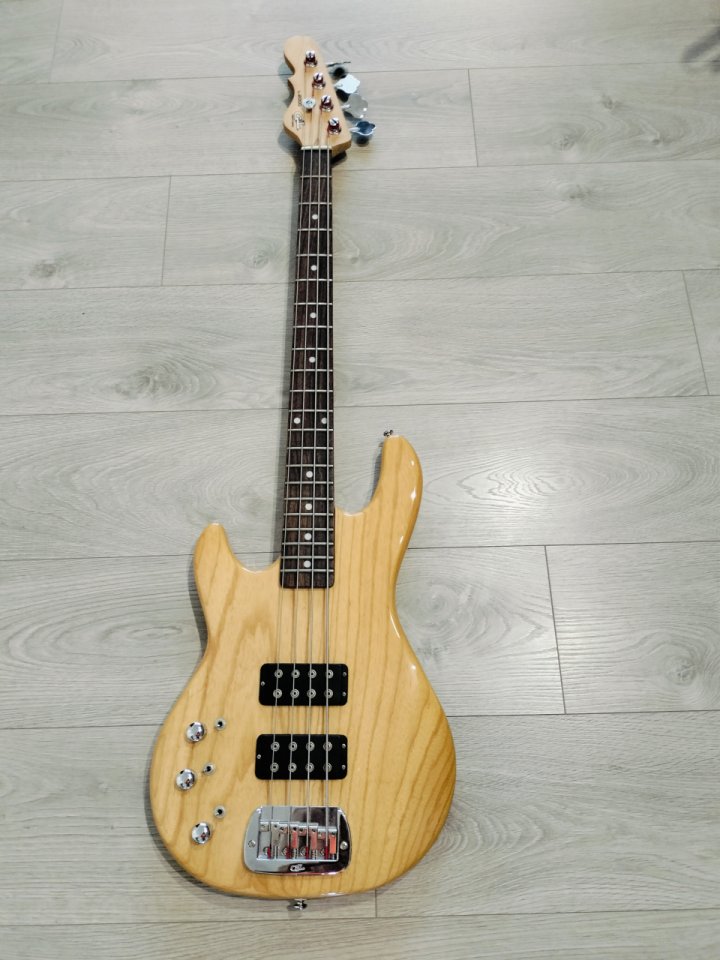 Bajo zurdo G&L