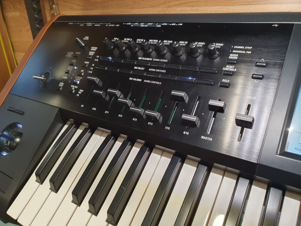 Korg Kronos 2 de segunda mano · Foto 4 de 8 · Cádiz · 2400 €