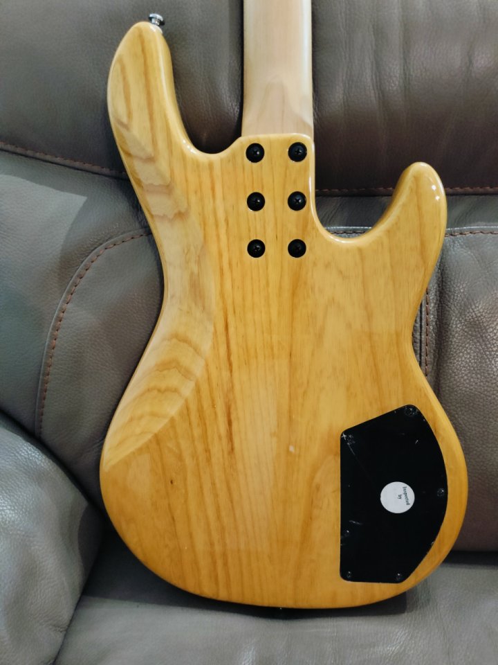 Bajo zurdo G&L