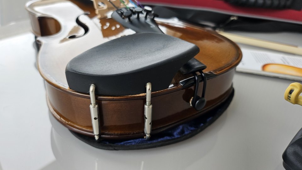 Violín Stentor con almohadilla y estuche de segunda mano · Foto 4 de 10 · Almería · 170 €
