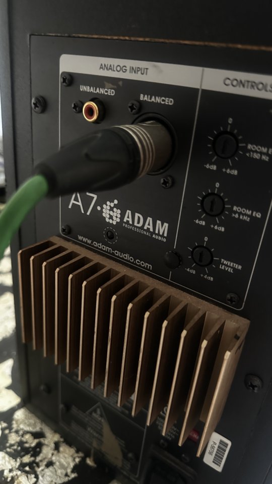 Pareja ADAM A7 – buen estado, con marcas de uso de segunda mano · Foto 4 de 8 · Granada · 380 €