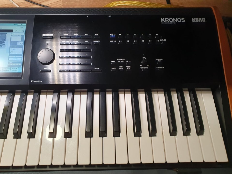 Korg Kronos 2 de segunda mano · Foto 6 de 8 · Cádiz · 2400 €