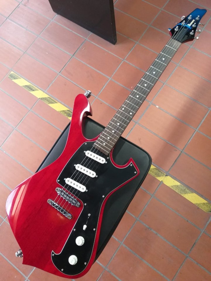 Ibanez FRM100 Paul Gilbert model de segunda mano · Foto 1 de 4 · Barcelona · 750 €