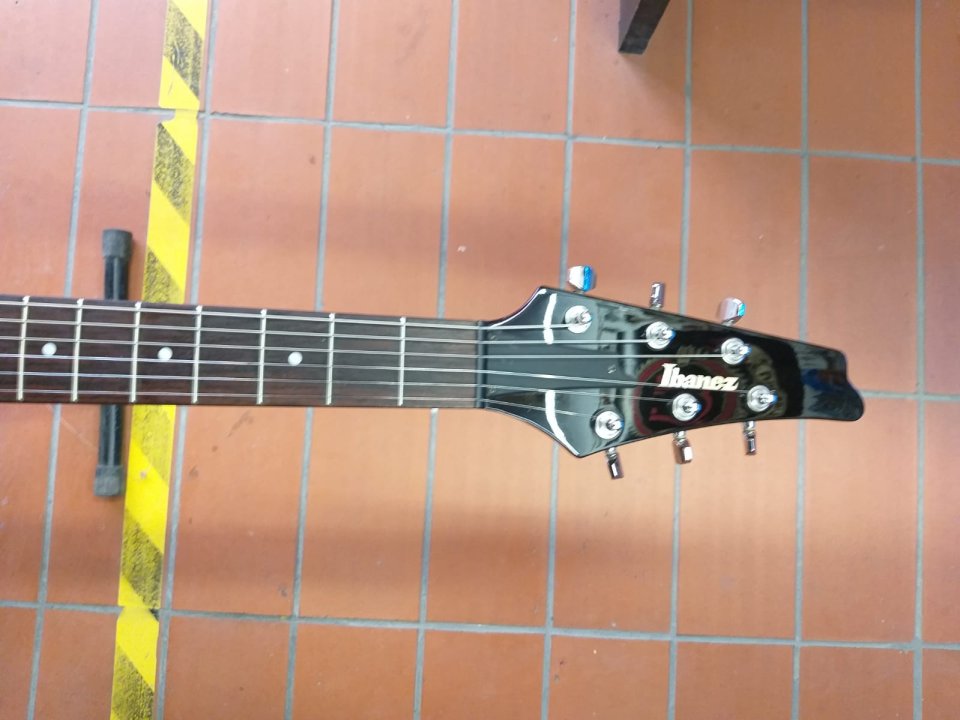 Ibanez FRM100 Paul Gilbert model de segunda mano · Foto 2 de 4 · Barcelona · 750 €