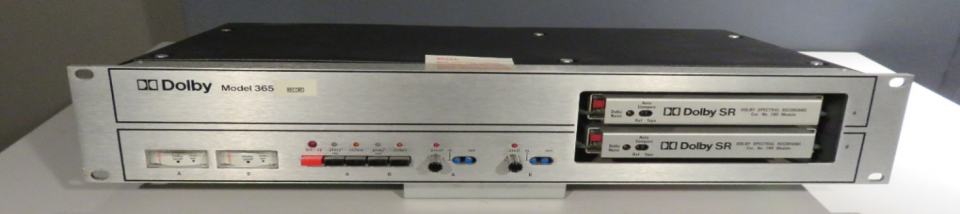 Varios equipos de estudio, audio y vídeo. de segunda mano · Foto 3 de 10 · Madrid · 10 €