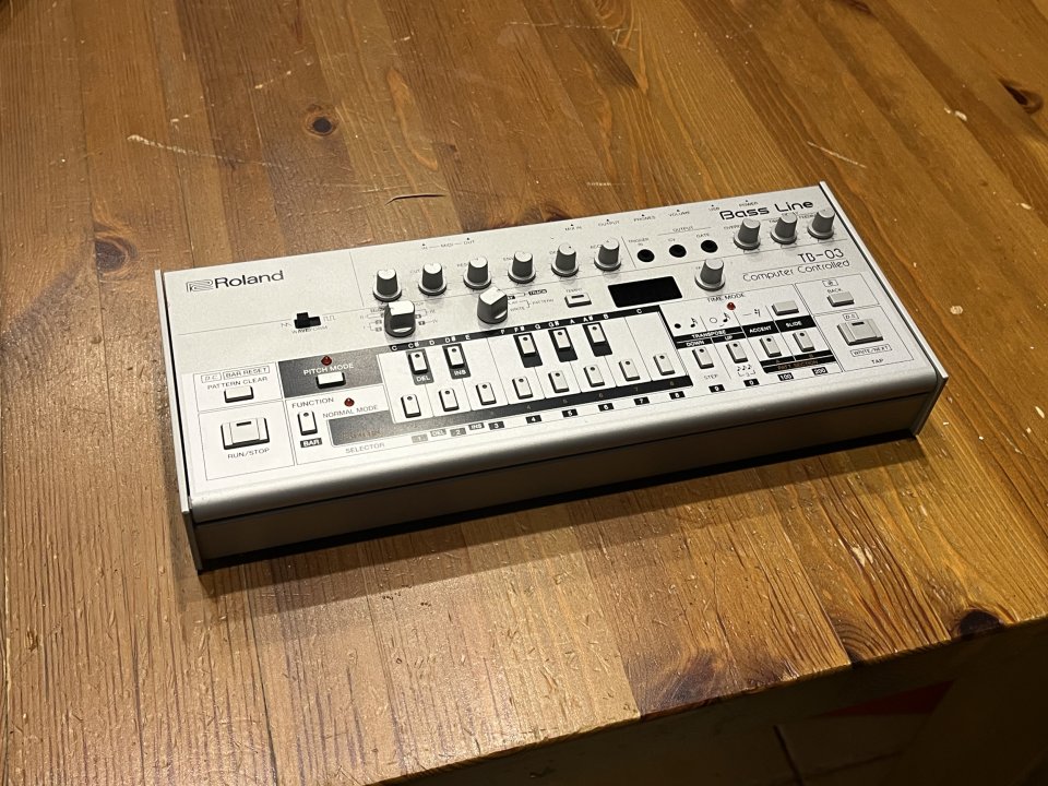Roland TB 03