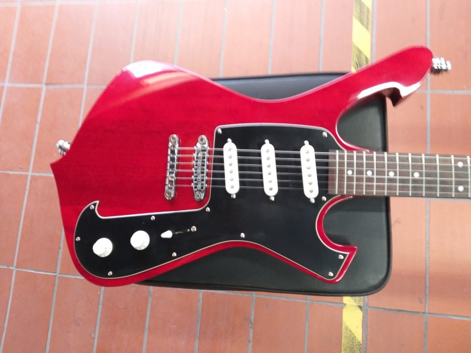 Ibanez FRM100 Paul Gilbert model de segunda mano · Foto 3 de 4 · Barcelona · 750 €