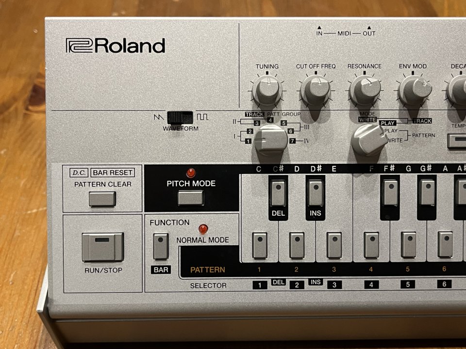 Roland TB 03