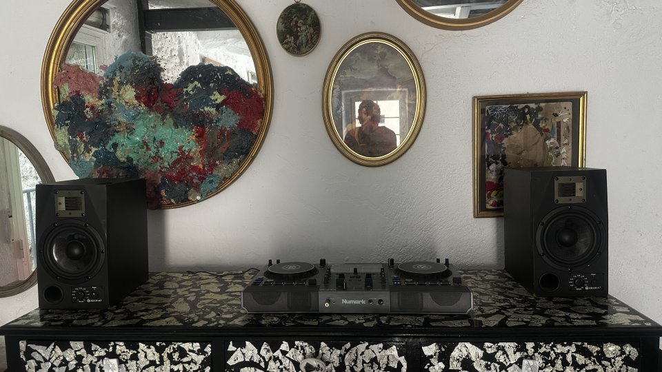 Pareja ADAM A7 – buen estado, con marcas de uso de segunda mano · Foto 8 de 8 · Granada · 380 €