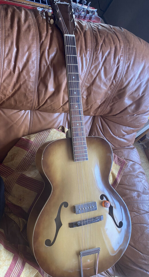 Silvertone L8936 de 1959 de segunda mano · Foto 2 de 4 · Madrid · 750 €