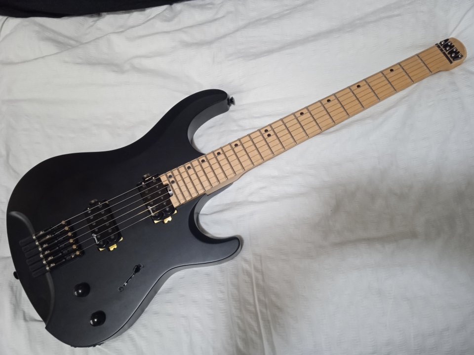 Harley Benton Dullahan FT24 guitarra headless / RESERVADA