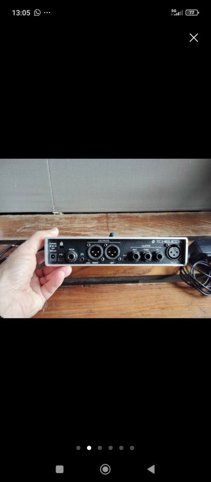 Pedal tc Helicón play eléctric guitarra y voz y footSwitc 6