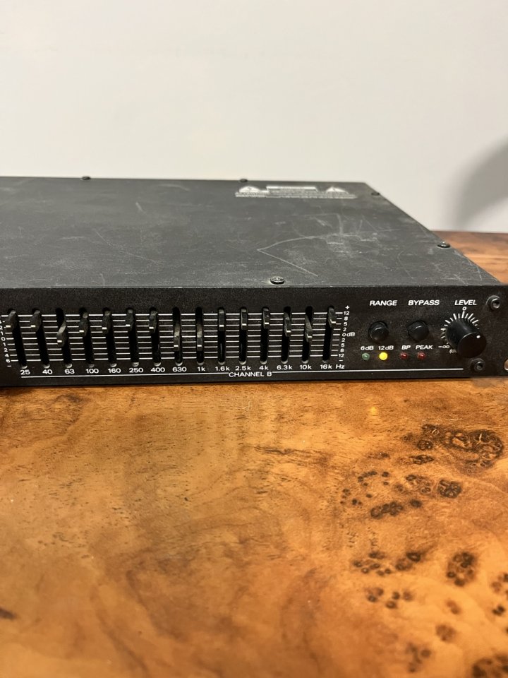 Roland EQ-215 ecualizador gráfico estéreo 2x15 bandas de segunda mano · Foto 4 de 5 · Huesca · 40 €