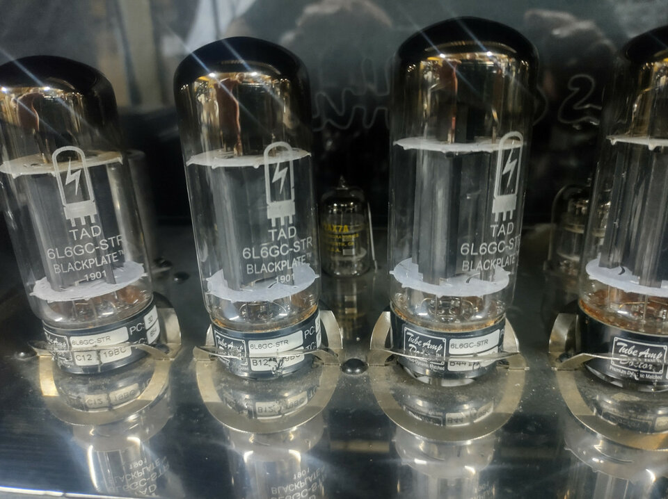 RESERVADO -------HUGHES & KETTNER TRIAMP MK II. Envío incluido.