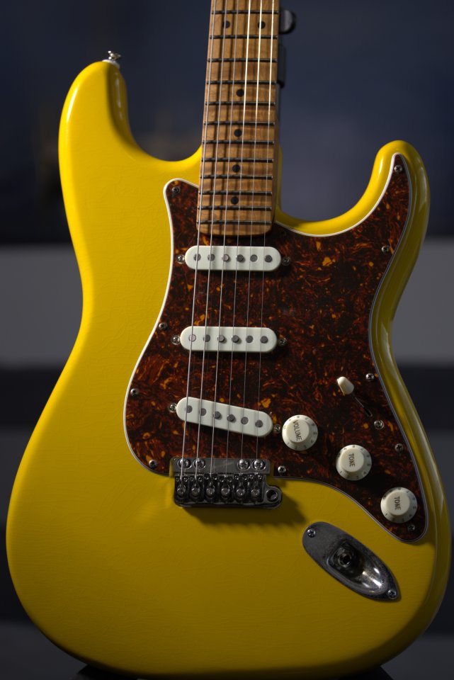 Moreno Partscaster strat graffiti yeeeellow!