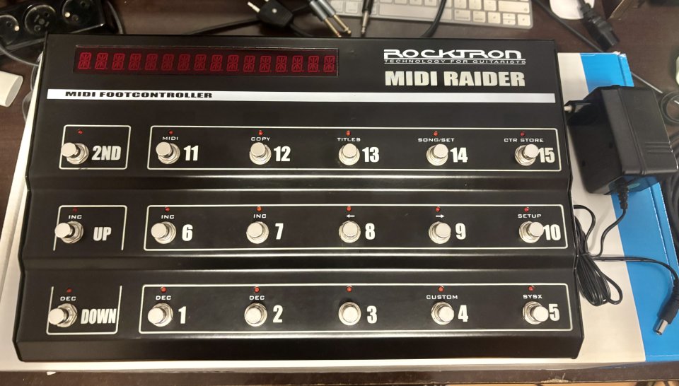 Vendo Rocktron MIDI Raider – Pedalera MIDI de segunda mano · Foto 1 de 2 · Barcelona · 200 €