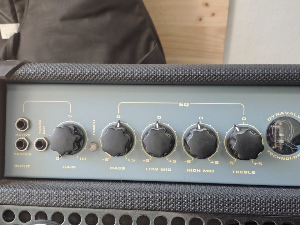Hughes & kettner QC412 de segunda mano · Foto 1 de 6 · Valencia · 400 €
