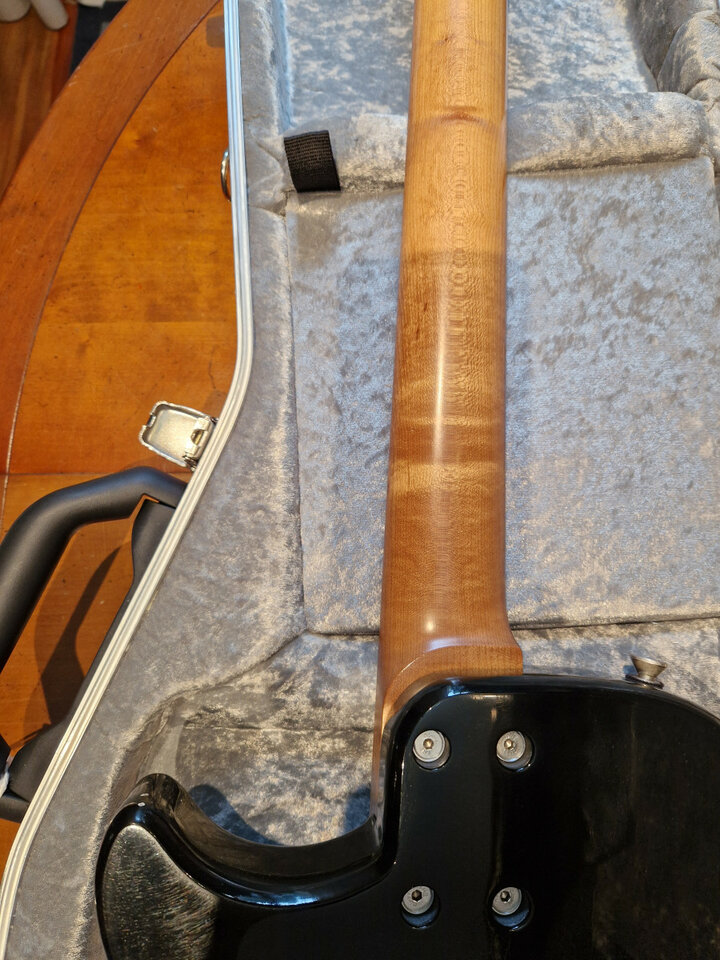 PJD Guitars Carey Apprentice 2023 - Relic Midnight Black Cracked Lacquer