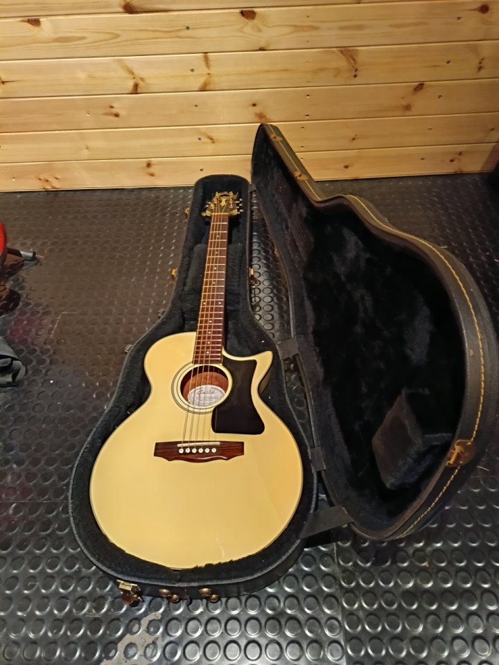 Guitarra Guild Songbird Thinline