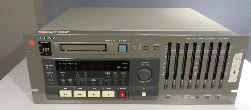Varios equipos de estudio, audio y vídeo. de segunda mano · Foto 8 de 10 · Madrid · 10 €