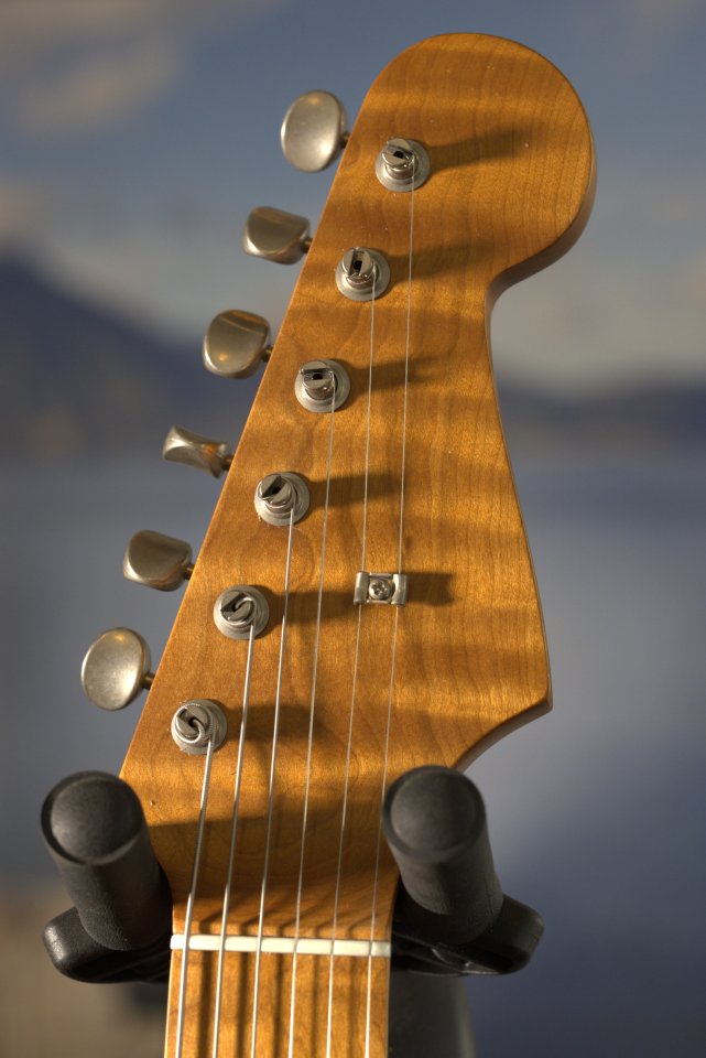 Moreno Partscaster strat graffiti yeeeellow!