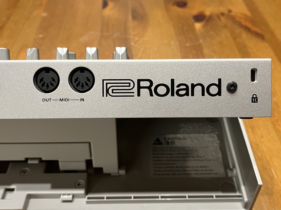 Roland TR 09
