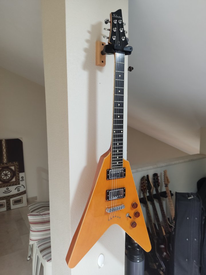 Schecter V1 Classic de segunda mano · Foto 1 de 8 · Murcia · 700 €
